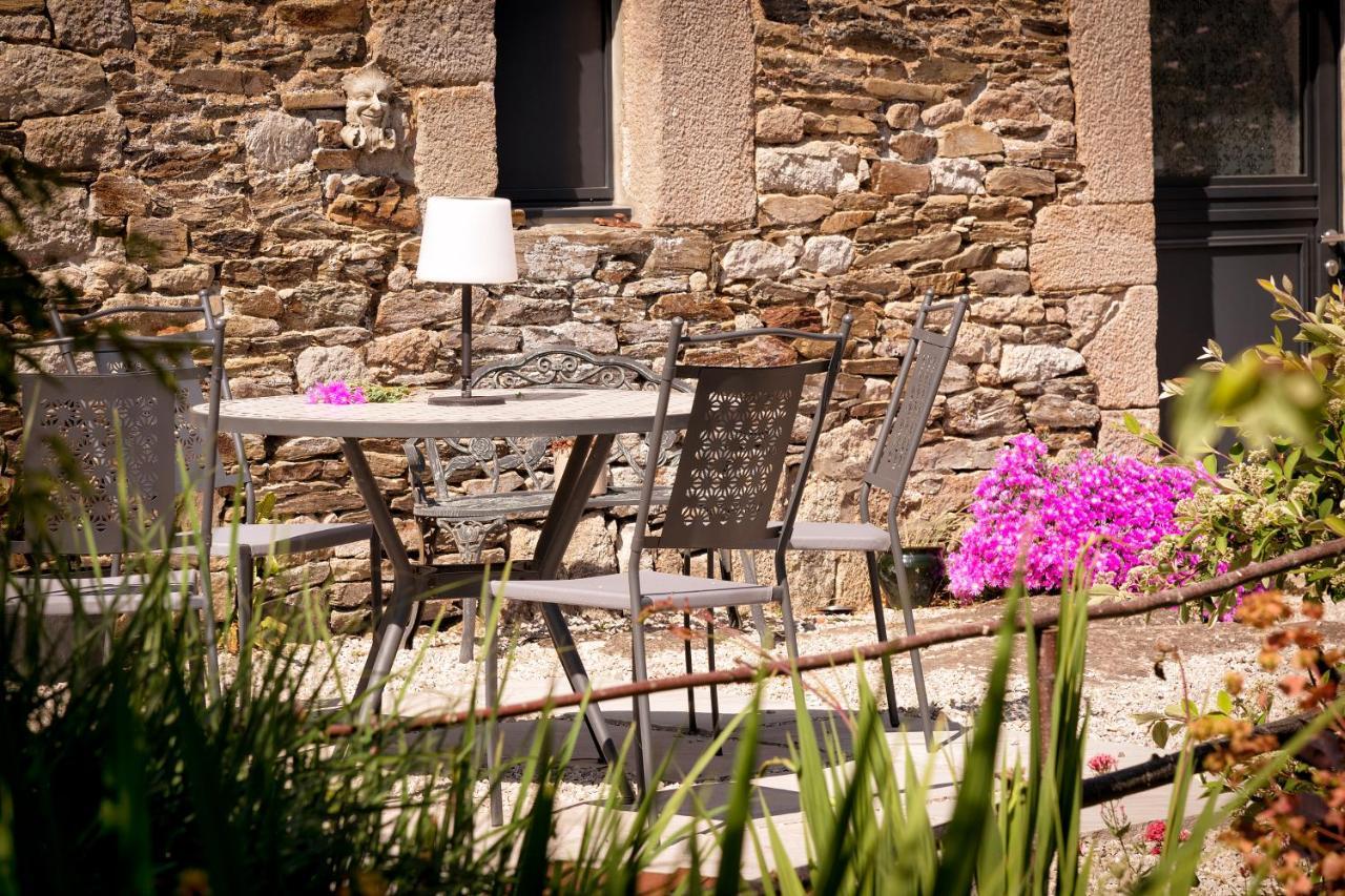 Au Fil De L'Eau Bed & Breakfast Le Vast Bagian luar foto
