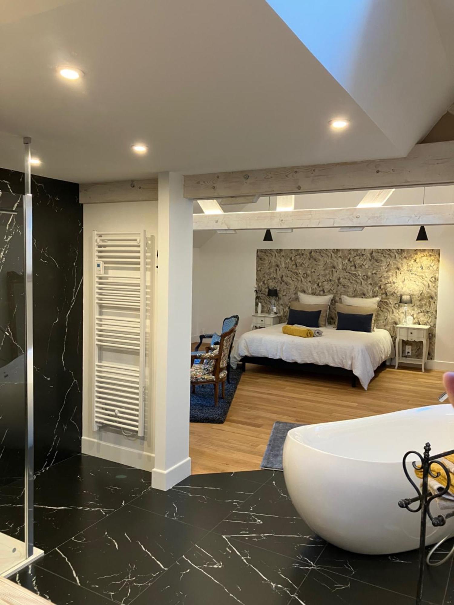 Au Fil De L'Eau Bed & Breakfast Le Vast Bagian luar foto